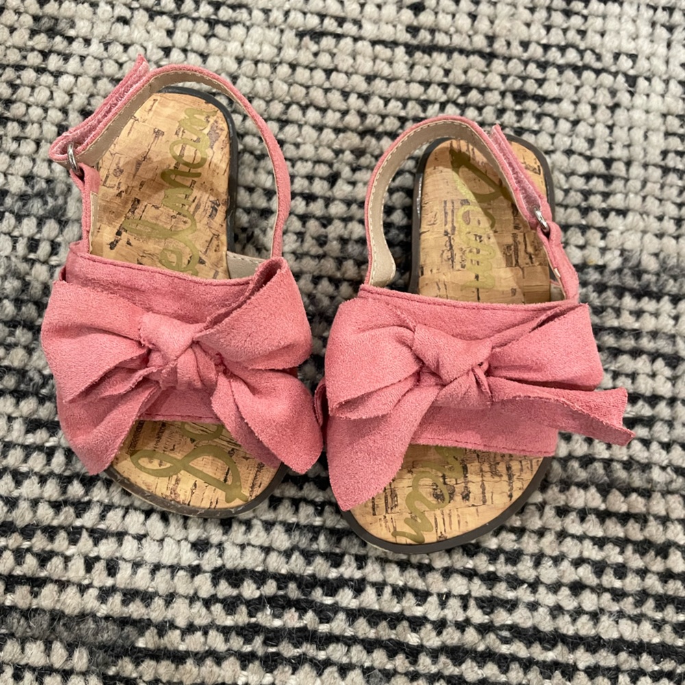 Beautiful baby bow shoes